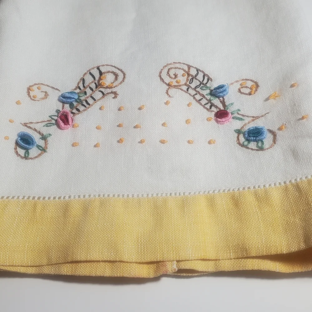 LOT of (11)  Vintage Embroidered Cocktail Napkins, Kitchen Towels & Tea Towels